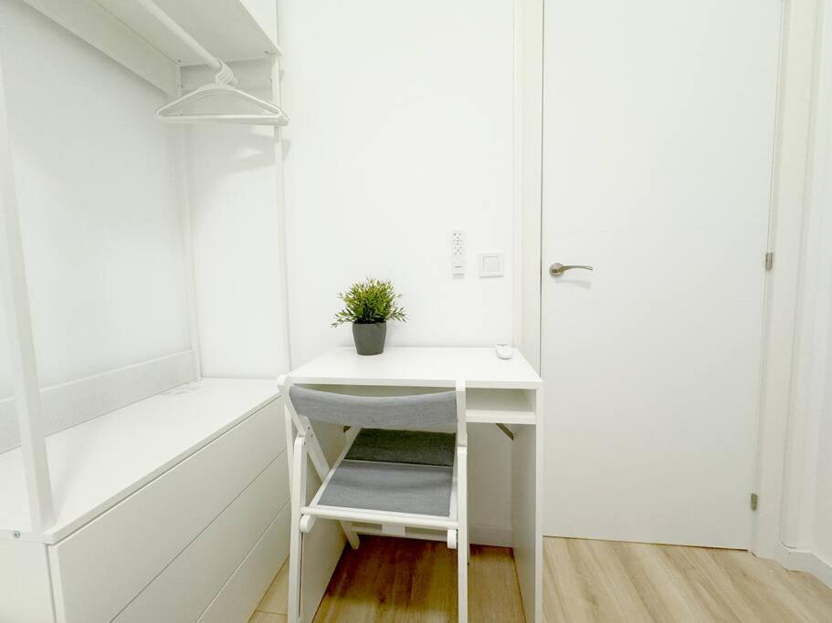 Habitacion Privada Comoda Y Bien Ubicada Con Zonas Comunes Compartidas A Apartamento Madrid