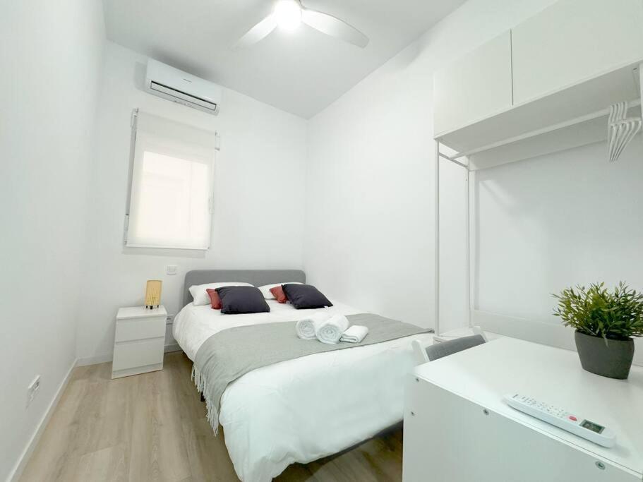Habitacion Privada Comoda Y Bien Ubicada Con Zonas Comunes Compartidas A Apartamento *
