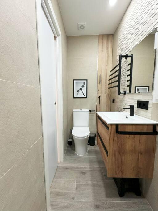 Habitacion Privada Comoda Y Bien Ubicada Con Zonas Comunes Compartidas A *