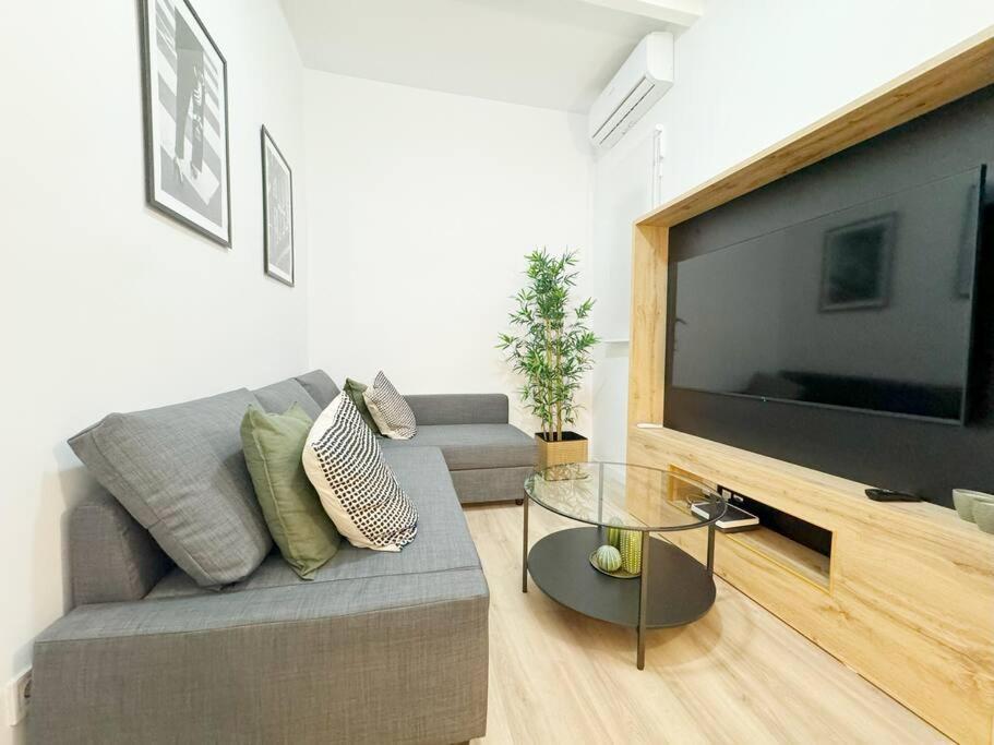 Habitacion Privada Comoda Y Bien Ubicada Con Zonas Comunes Compartidas A Apartamento *