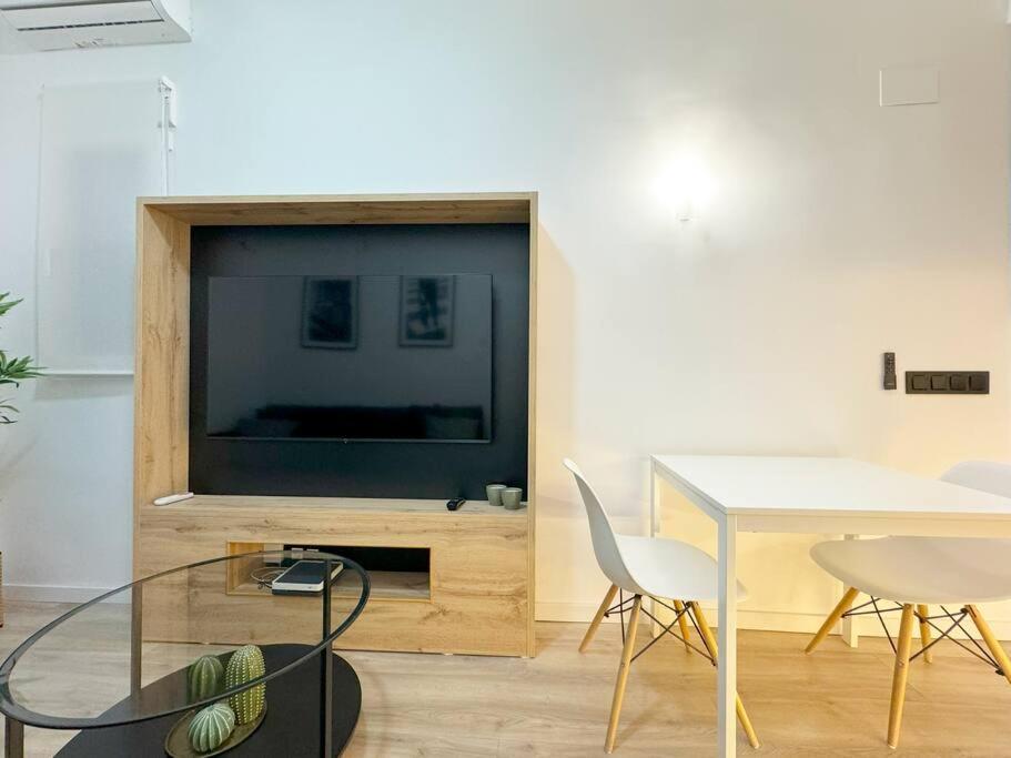 Habitacion Privada Comoda Y Bien Ubicada Con Zonas Comunes Compartidas A * Madrid
